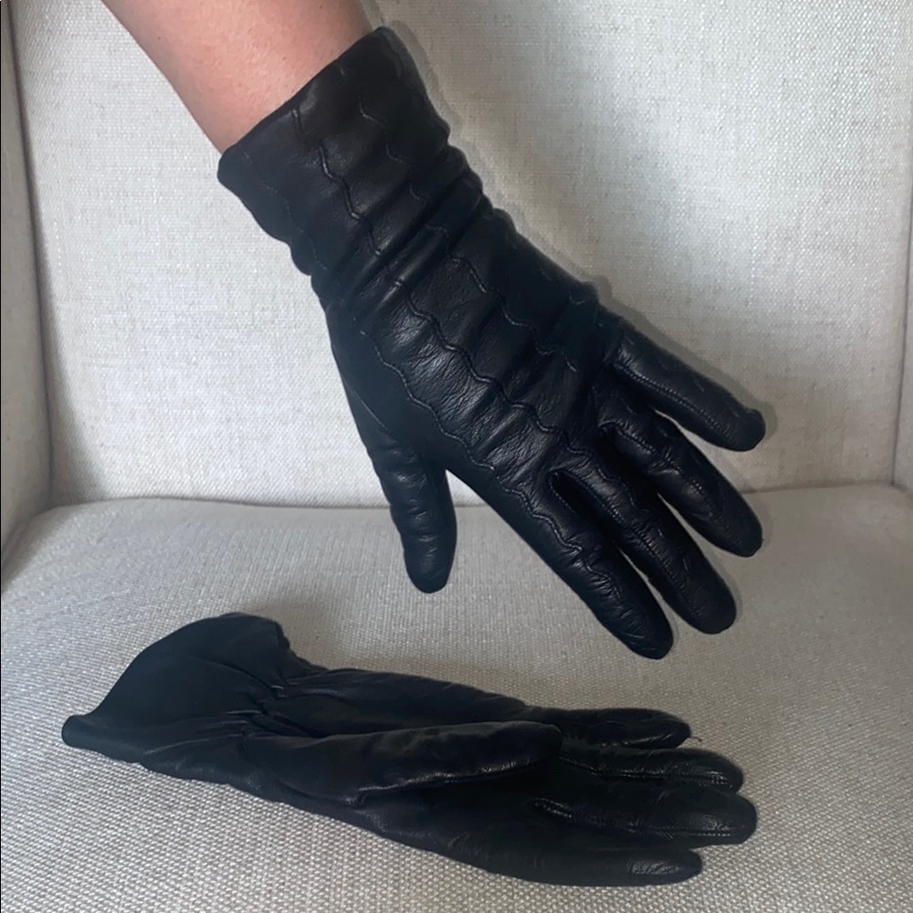 Partenopea Guanti Elegant Black Leather Gloves